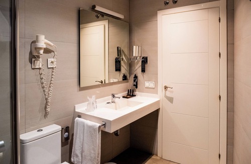 Nerja City Centre Hotel | Puerta del Mar