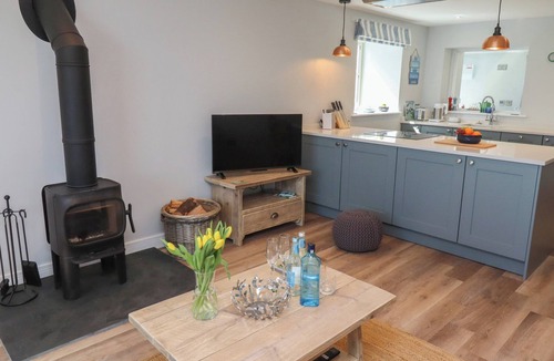 Craster Cottage | PUFFIN COTTAGE, family friendly, character holiday cottage in Craster