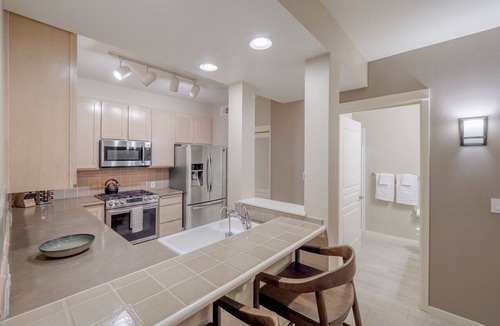 Downtown Seattle Apartment | Puget Sound Views Elegant 2BR Walk to Pike Place