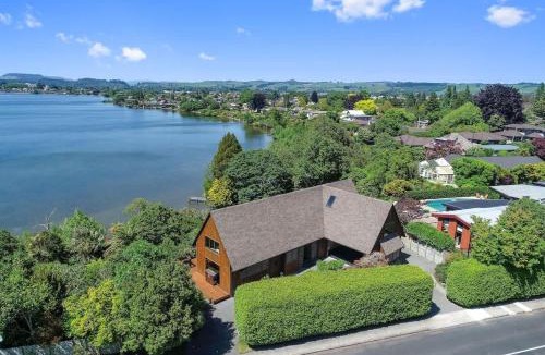 Kawaha Point House | Pukeko Landing