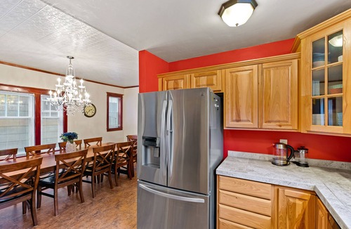 Wallace House | Pulaski Trail Escape / Fully Stocked Kitchen / Sleeps 18 w Off Street Parking