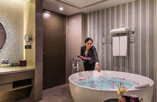 Donghucun Hotel | Pullman Nanjing Lukou Airport