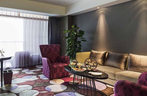 Donghucun Hotel | Pullman Nanjing Lukou Airport