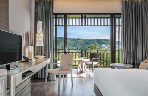 Sa Khu Hotel | Pullman Phuket Arcadia Naithon Beach
