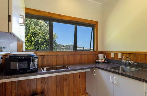 Punakaiki Hotel | Punakaiki Beachfront Motels