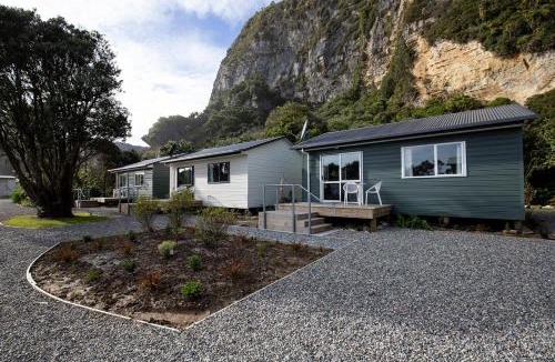 Punakaiki Hotel | Punakaiki Beachfront Motels