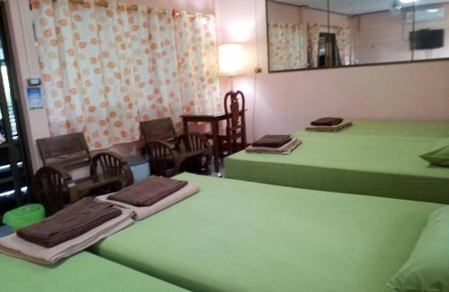 Bang Phra Hostel | Punnpannsuk
