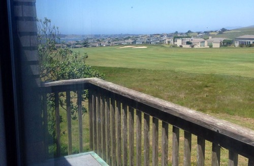 Bodega Bay House | Pure Serenity at Harbour Sounds- open and airy. A quick walk to the beach