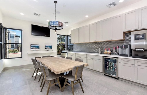 Desert View Village Apartment | Pure Suites Ascent 2 Bed Gym Pool Cabana