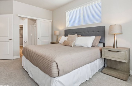 Desert Ridge Apartment | PURE SUITES Lux 2 Bed Desert Ridge 2 Heated Pools Gym