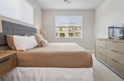 Desert Ridge Apartment | PURE SUITES Lux 2 Bed Desert Ridge 2 Heated Pools Gym
