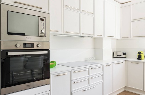 Como Apartment | Pure White