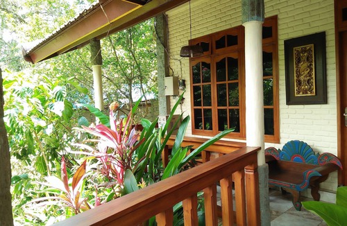 Melaya Bed & Breakfast | Puri Eling Blimbingsari