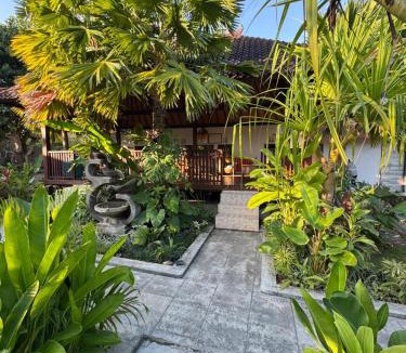 Jungut Batu Hotel | Puri Sari Villas, Restaurant and Bar