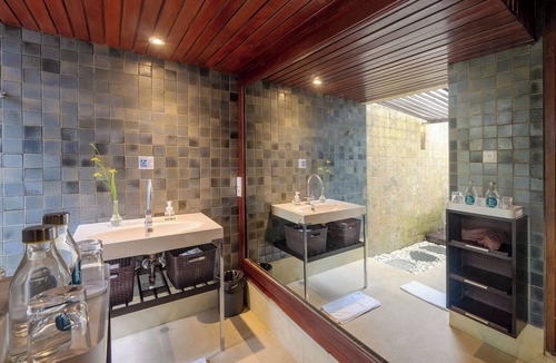 Lodtunduh Hotel | Puri Tupai