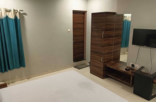 Majalgaon Hotel | Pushkaraj Lodging