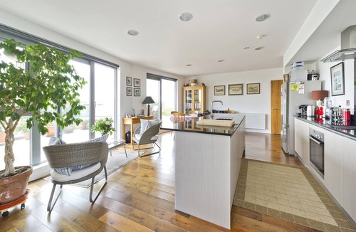 East Putney Apartment | Putney Rooftops - Two Bedroom Apartment, Sleeps 4