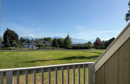 Sequim Apartment | Putters Paradise Stylish 1BR Golf Course Apartment with Scenic Views