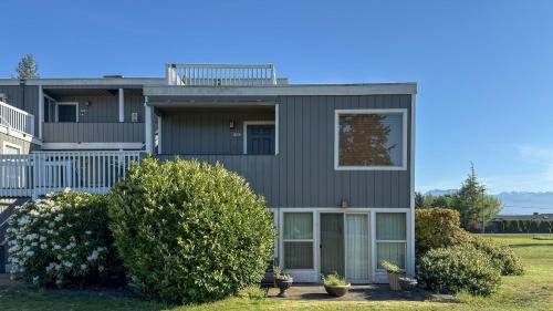 Sequim Apartment | Putters Paradise Stylish 1BR Golf Course Apartment with Scenic Views