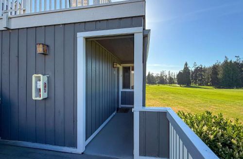 Sequim Apartment | Putters Paradise Stylish 1BR Golf Course Apartment with Scenic Views