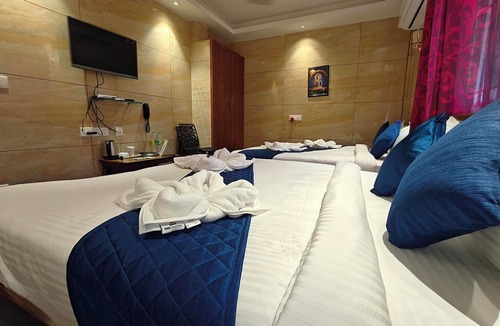 Kuilapalayam Hotel | PV Tower - Auro Beach