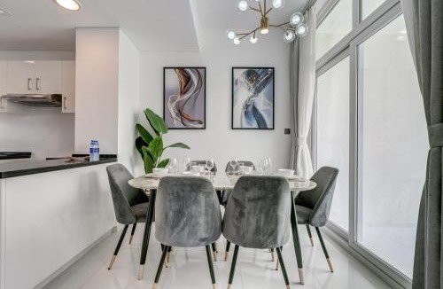 Dubai Villa | PVH - Chic 3BR Villa with Backyard - Albizia