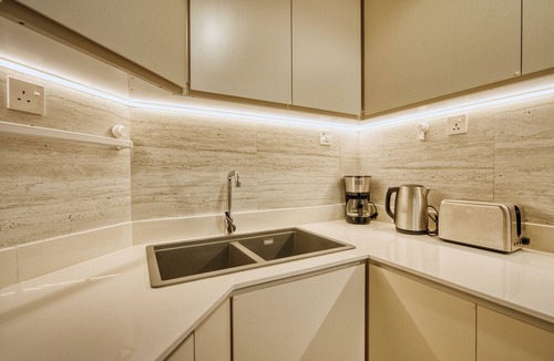 Jumeirah Lake Towers Apartment | PVH - Cozy Central Studio - Dubai Gate 1