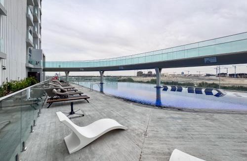 Al Barsha Apartment | PVH - Skyz Danube Chic Studio - Steps to Miracle Garden