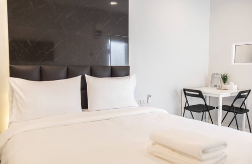 Mueang Samut Prakan District Hotel | PVILLA