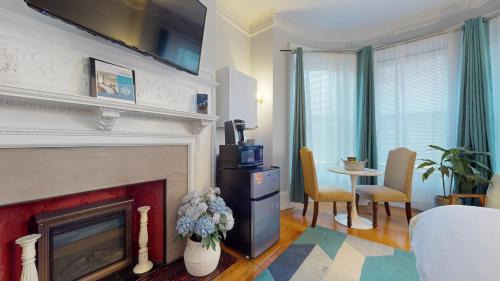 Longwood Apartment | Pvt Room,Shared Bath, Fenway, Longwood Medical
