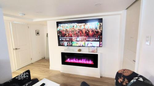 Rosemount Apartment | Pvt Studio Near Waterloo Airport & Minutes to Downtown Basement unit No Pet Allowed