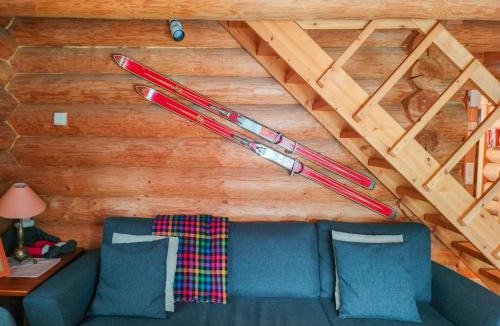 Pyhatunturi Ski Chalet | Pyhänäkyy D - cabin with a view to the slopes