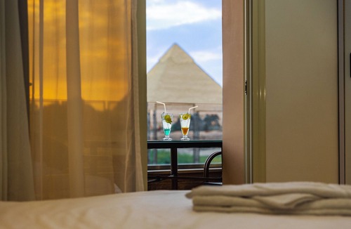 Qasr an-Nil Hotel | Pyramids Land View