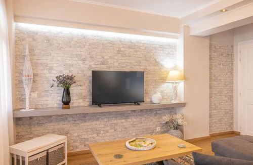 Pythagorio Apartment | Pythagorio Blue Street Apartment with Balcony