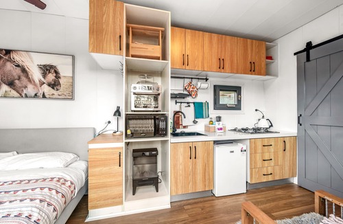 Hartley House | QB, 1bath Tiny Home With Mountain View - "redbird"