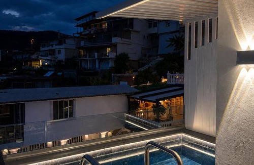 Qeparo Hotel | Qeparo Napolon Complex