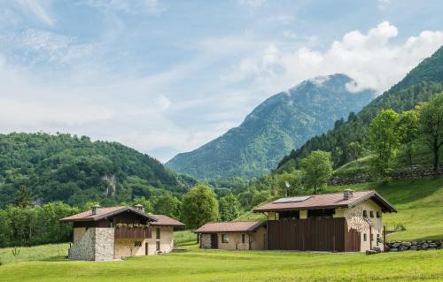 Prestine House | Quader Nidi nel Verde Authentic Farm Stay in the Italian Alps