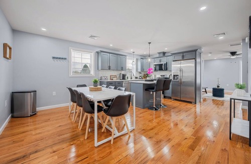 Providence Apartment | Quadro-Lux at Charles District PVD 4BR/2BA Laundry+Dishwasher+ Parking