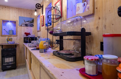 Vassieux-en-Vercors Apartment | Quadruple Room with Half Board, Shared Bathroom