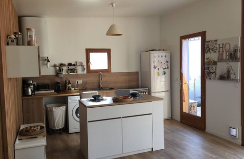 La Ciotat Ski Chalet | Quaint 1-bedroom chalet in La Ciotat with 2 friendly cats .Chalet Gay friendly