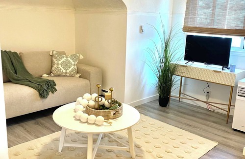 Grimsby Apartment | Quaint 1 bedroom Suite downtown Grimsby