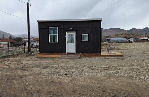 Price House | Quaint 1-bedroom tiny home with heating and AC near charming Helper