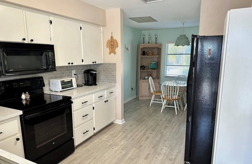 Bokeelia House | Quaint 2/2 waterfront home with quick access to Charlotte Harbor.