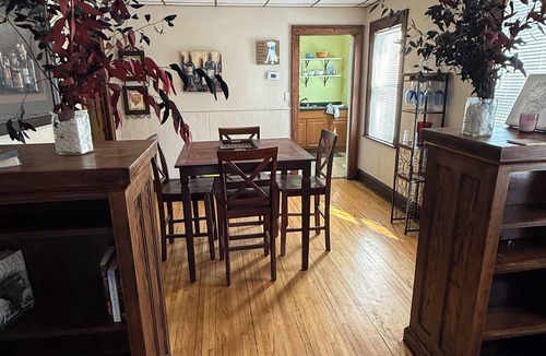 Summit - University Apartment | Quaint 2-bdrm, 1 bath apartment near Grand Avenue. Close to bus and light-rail.