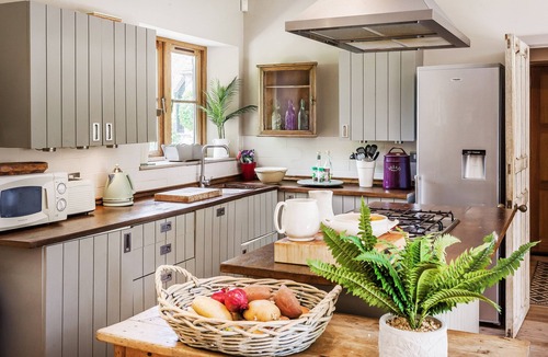 Godalming House | Quaint 2 bed historical cottage in stunning English countryside