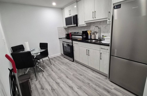 Chestermere House | Quaint 2-bedroom house in Chestermere perfect for relaxing stays