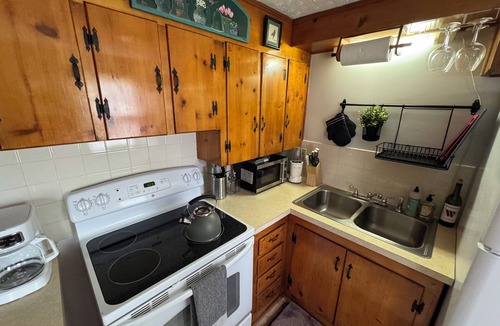 Winston - Salem Cottage | Quaint 2-bedroom cottage with in Winston-Salem two minutes away from Salem lake