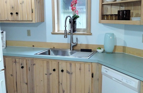 Clinton House | Quaint 2bd/2ba home in Clinton, WA on beautiful Whidbey Island. Come getaway!