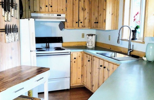Clinton House | Quaint 2bd/2ba home in Clinton, WA on beautiful Whidbey Island. Come getaway!