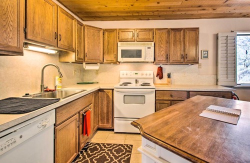 Angel Fire Apartment | Quaint Angel Fire Condo - Walk to Ski Lift!